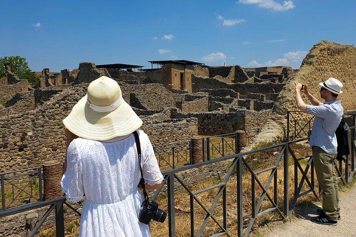 Pompeii Skip-The-Line Experience with Easy Lunch Included
