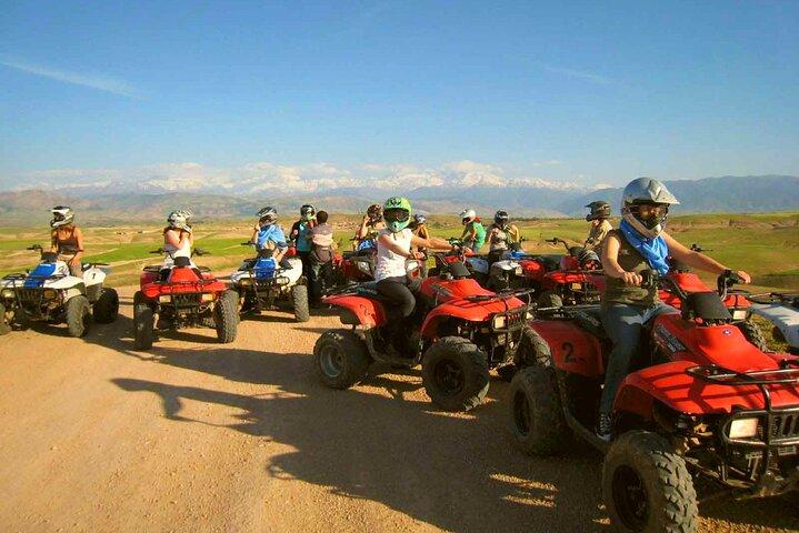 マラケシュのアガフィ砂漠とタケクウスト湖へのクワッドバイクアドベンチャー