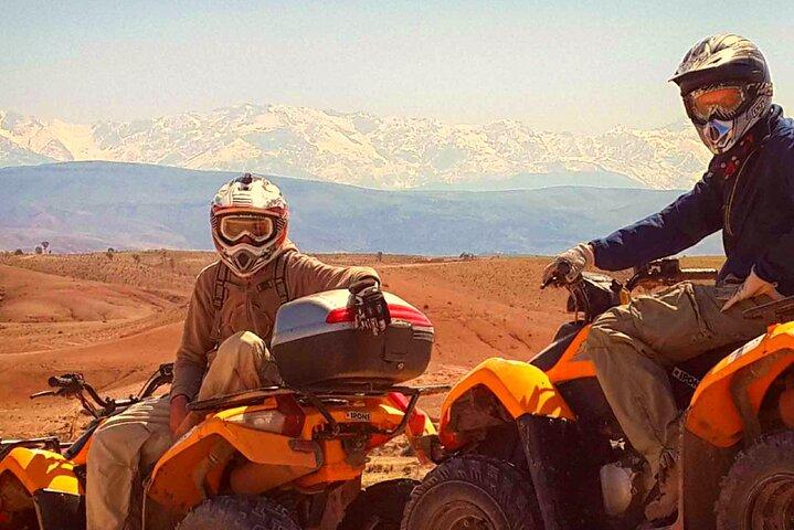 マラケシュのアガフィ砂漠とタケクウスト湖へのクワッドバイクアドベンチャー
