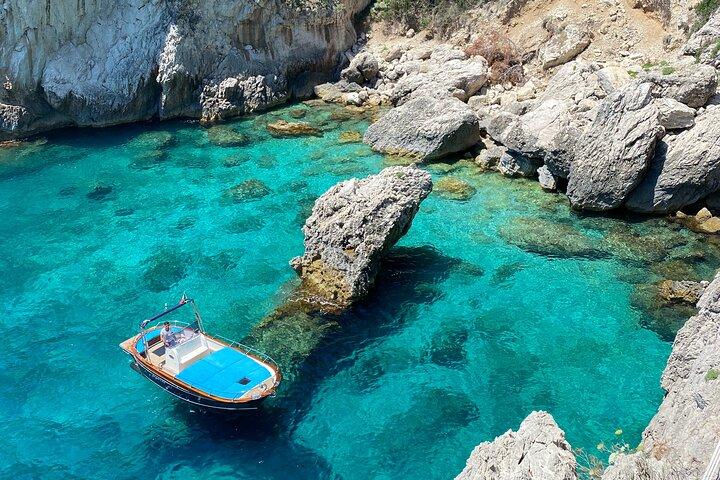 Capri excursion in a private boat