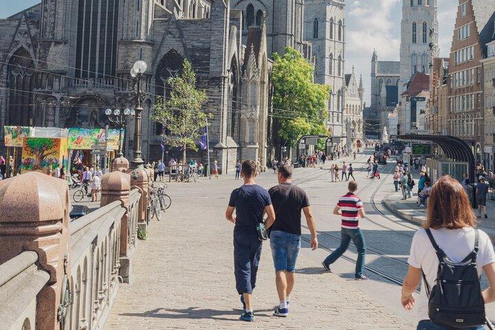 Tour privato a piedi di Gand con un locale