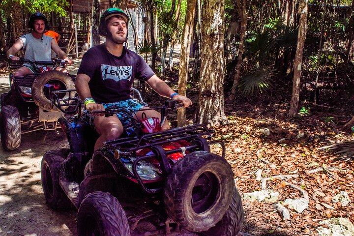 Maya Jungle Adventure! ATV geteilt Zip Line & Cenote aus Cancun