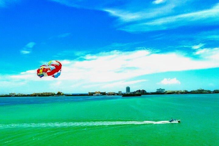 Parasailing Sky Rider Lagoonside en Cancún