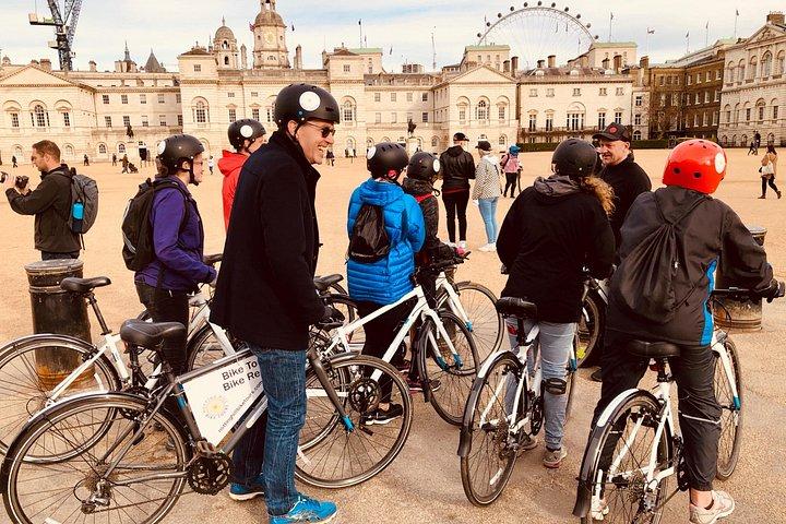 ロンドンの名所を巡る3.5時間の朝のツアー
