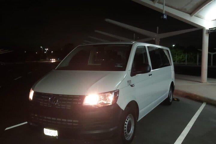 専用交通機関 CUN 空港 - プエルト アベンチュラスおよびアクマル