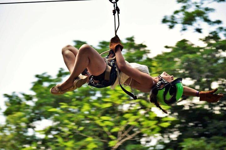 ¡Paseo en cuatrimoto por la jungla, cenote y tirolinas! Ida y vuelta - Playa del Carmen
