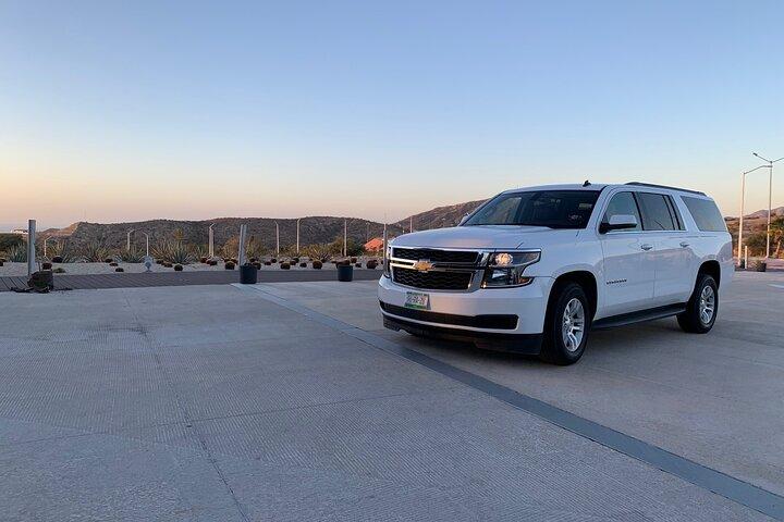 Trasferimento privato in SUV di lusso andata e ritorno: Aeroporto di Los Cabos (SJD)