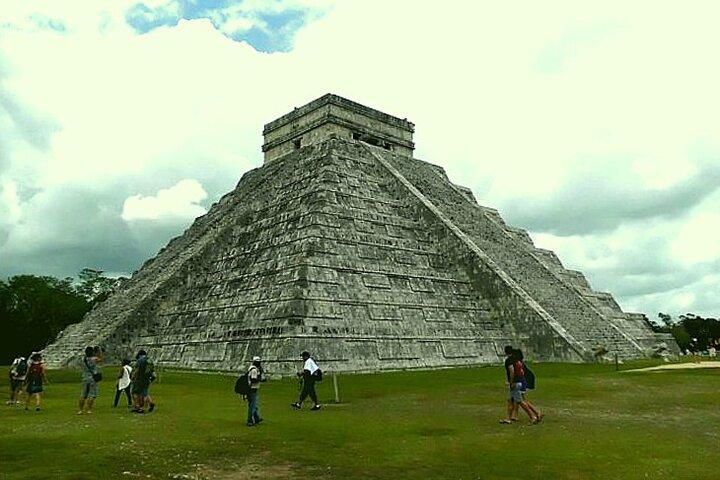 Chichen Itza, One Cenote & Valladolid vanuit Riviera Maya