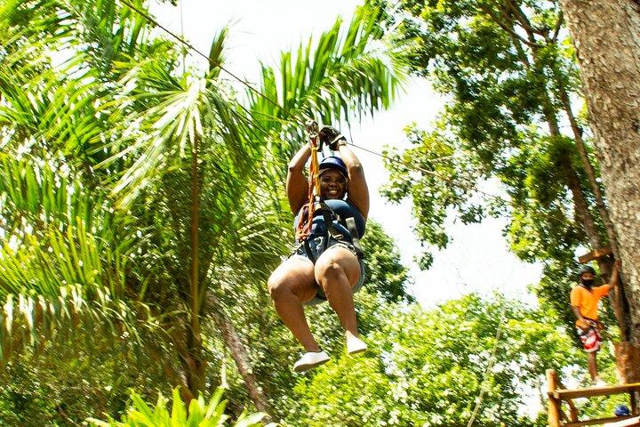 Experiencia en cuatriciclo (compartido) Tirolesa y cenote desde Cancún