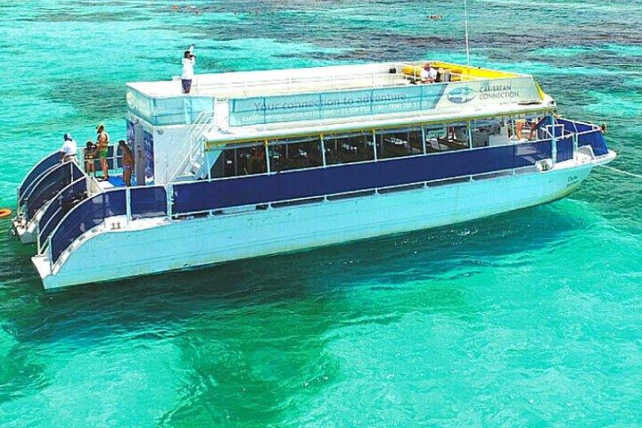 カタマラン船でムヘーレス島へ日没時にカンクンへお迎え