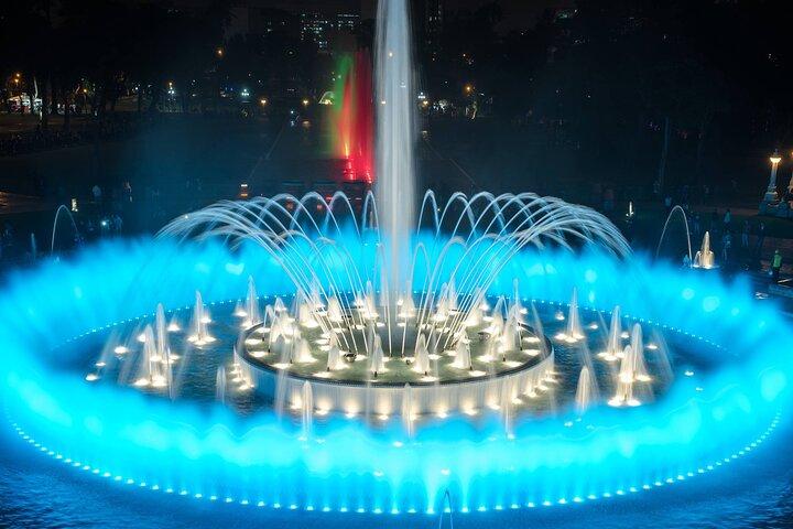 Magic Fountains Park & Bohemian Barranco bei Nacht (Kleine Gruppe)