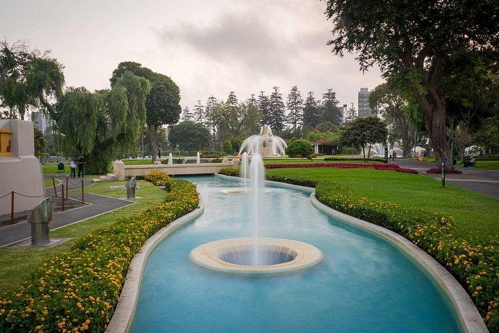 Magic Fountains Park Tour & Light Show