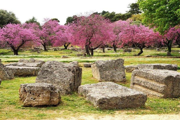 アテネからオリンピック発祥の地＆中世の修道院へ