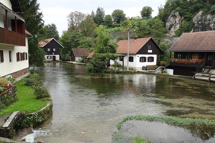 Privat transfer från Split till Zagreb via Plitvice Lakes