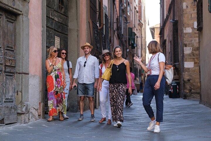 Lucca Aperitivo evening walk with food and wine for Small Groups