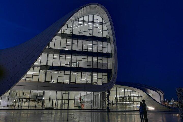 Baku by Night: Private 2-Hour Car Tour with Scenic Stops