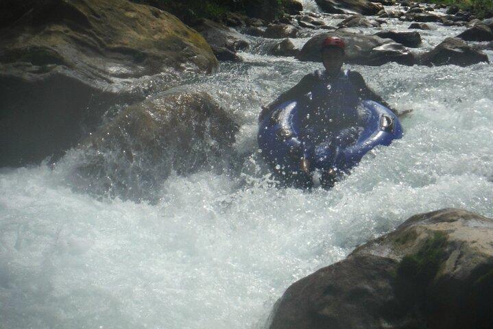 Tubulação de água e Hot Springs Eco Adventure em Rincon de la Vieja de Playa Hermosa