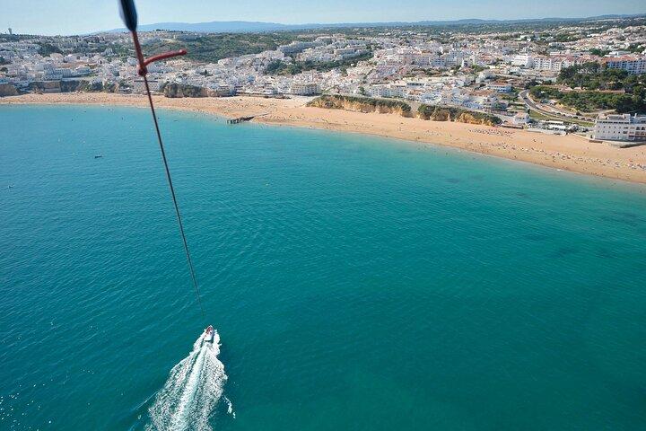 Parasailing fra Albufeira Marina med båd