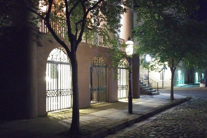 Charleston Dark History & Ghost Tour met Adam