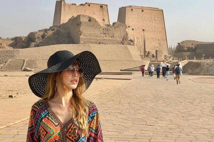 アスワンからKom OmboとEdfuの寺院を訪れる一晩ルクソール