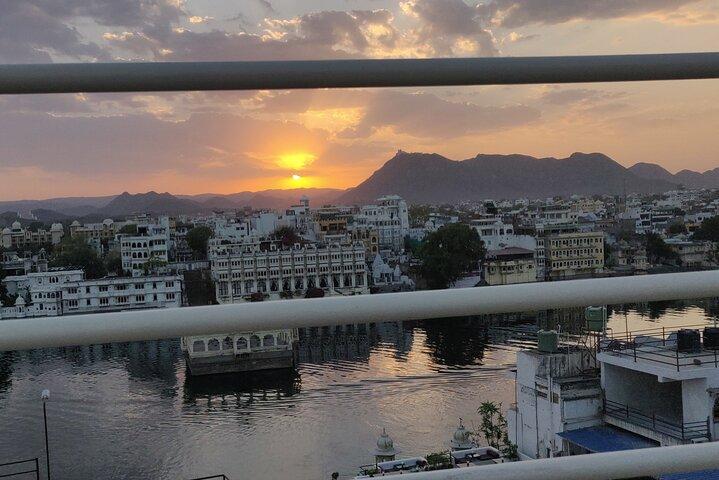 Privat heldagstur i Udaipur med guide.