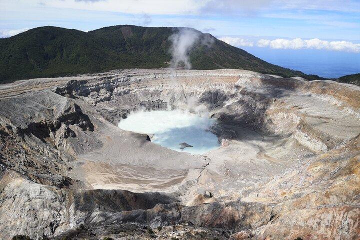 ポアス火山とラパス滝の庭園プライベートツアー