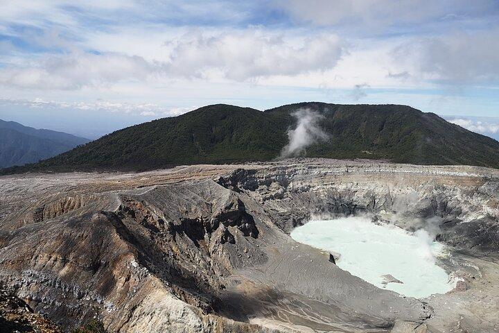 ポアス火山とラパス滝の庭園プライベートツアー