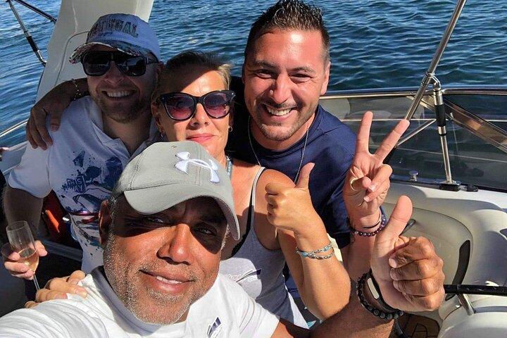 Iate privado de dia inteiro de lagos com bebidas, tapas, pranchas de remo e caiaque