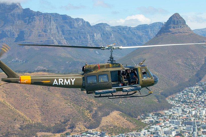 ケープタウンのヒューイ軍のヘリコプター冒険飛行