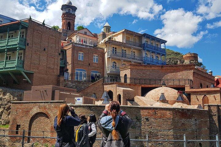 Visita guiada a pie con vinos y 10 catas