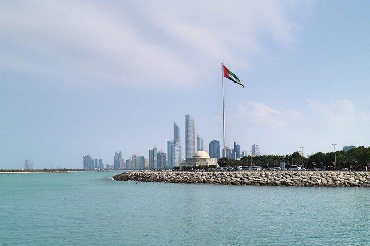 Abu Dhabi Private Tour mit Louvre & High Tea im Etihad Tower