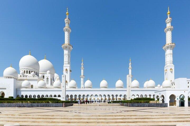 Abu Dhabi Private Tour mit Louvre & High Tea im Etihad Tower