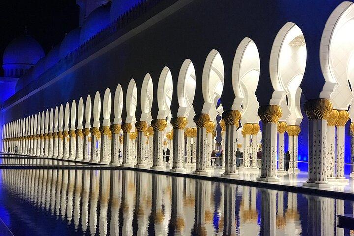 Abu Dhabi Private Tour mit Louvre & High Tea im Etihad Tower