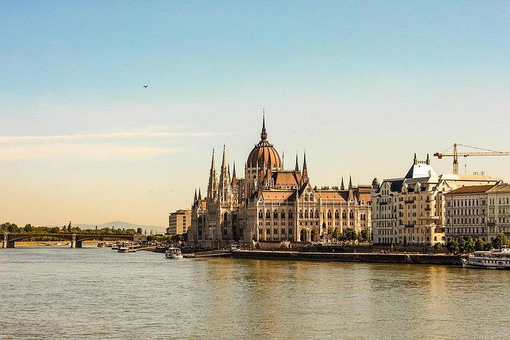 Budapest Like a Local: Private & Personalized Walking Tour (6hrs)