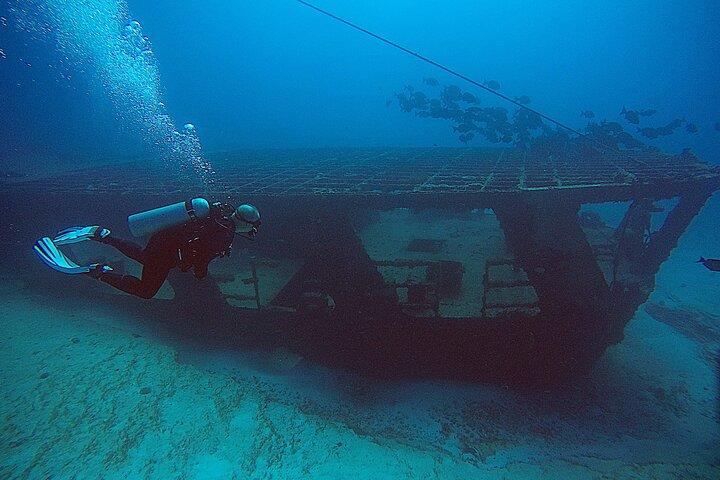 Buceo de 2 tanques en naufragio y arrecife en Cancún para buzos certificados
