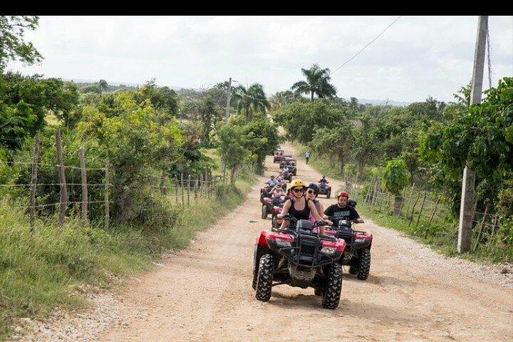 バヤヒベ発ラ・ロマーナからの半日ATVまたはバギー4x4