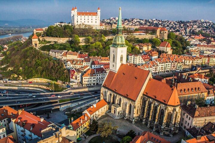 Big Castle Tour in Bratislava by Presporacik Sightseeing Vehicle