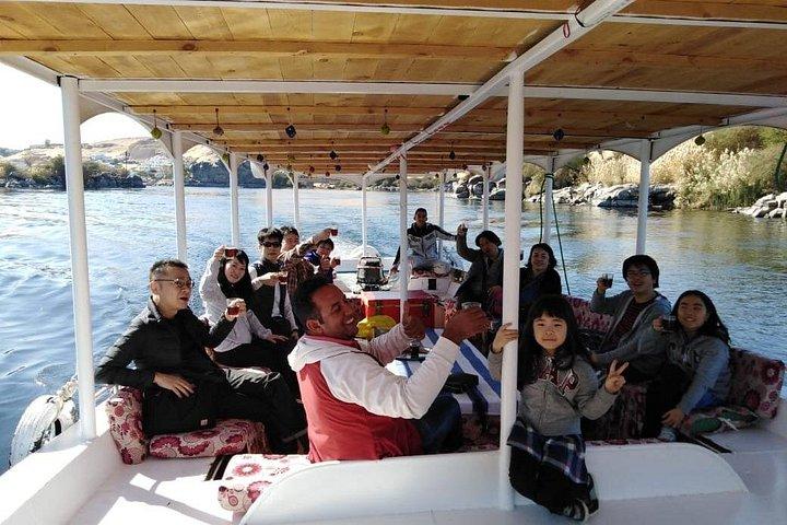 アスワンのモーターボートでヌビアン村への個人旅行