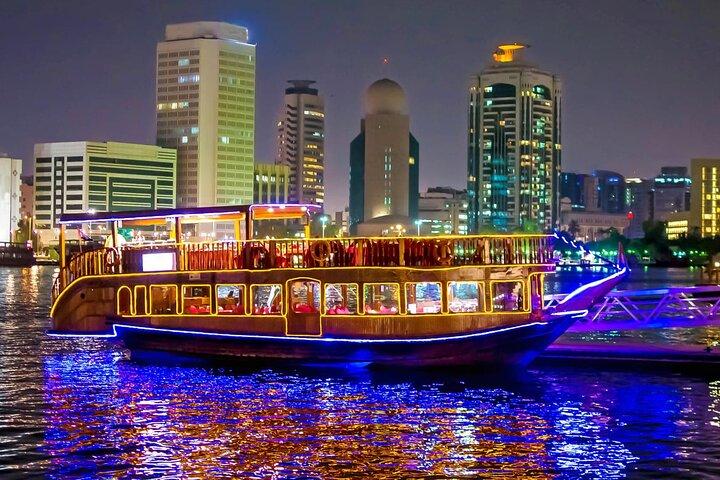 Dubai Marina kryssningsmiddag med underhållningsshow