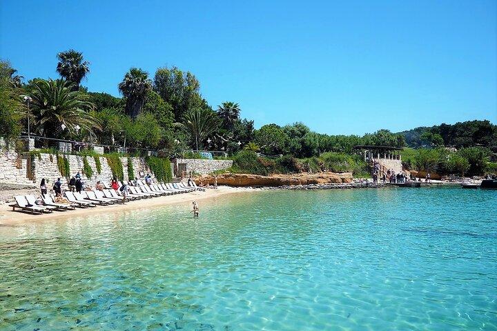 Private Tour durch rote Felsen, Pakleni-Inseln und die südlichen Strände von Hvar