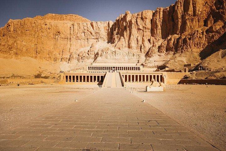 Explore Egypt 8 Days Include Bob Marley Guesthouse Accommodation.