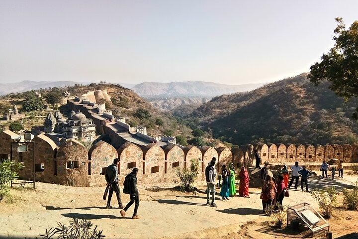 Privat helgedags historisk rundtur på Ranakpur & Kumbhalgarh Fort från Udaipur