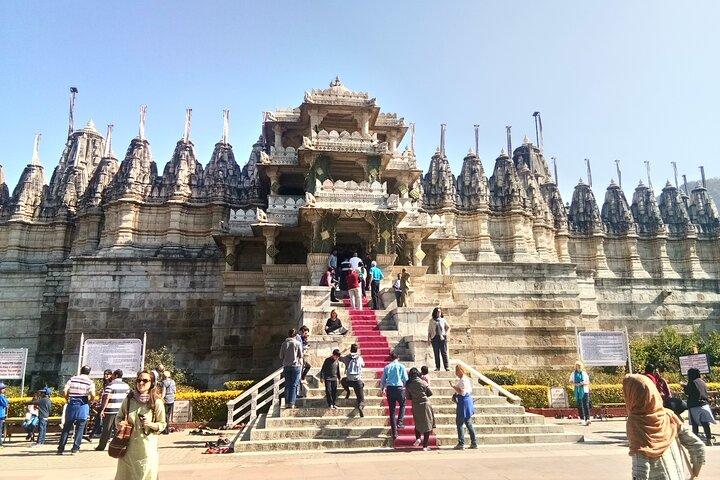 Privat helgedags historisk rundtur på Ranakpur & Kumbhalgarh Fort från Udaipur