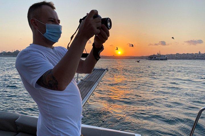Bosphorus Sunset Yacht Cruise with Snacks & Live Guide