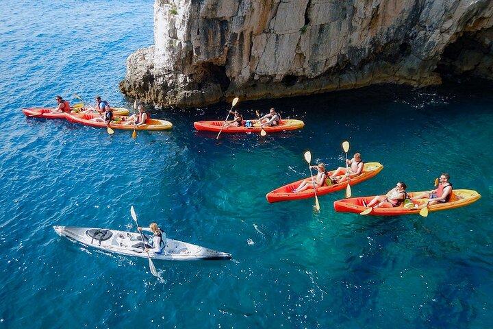 Pula Kayak, klippor och snorkling Liten grupp äventyr