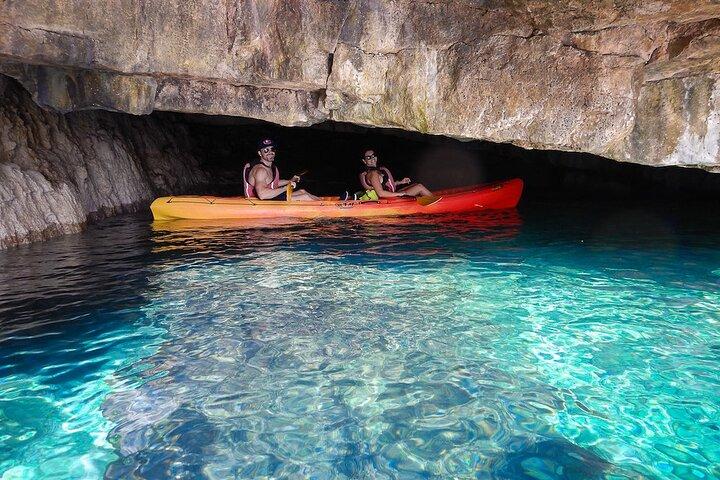 Pula Kayak, klippor och snorkling Liten grupp äventyr