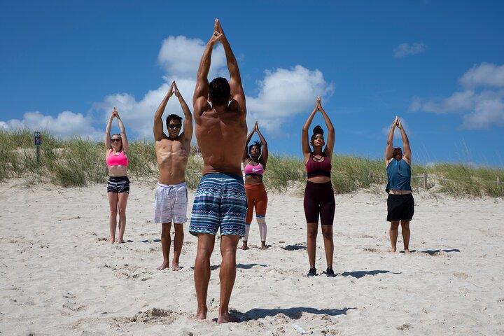 Experiencia de yoga en la playa en Miami Beach