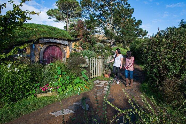 プライベート 2 デイ ツアー : ホビトン、ワイトモ、ロトルア地熱、ハミルトン ガーデンズ
