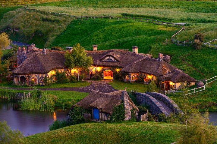 Visite privée de 2 jours: Hobbiton, Waitomo, Rotorua Geothermal et Hamilton Gardens