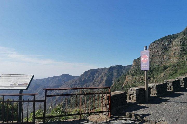 テネリフェ島からゴメラ島への終日ガイド付きツアー